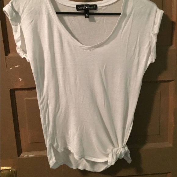 White tshirt - Picture 1 of 4